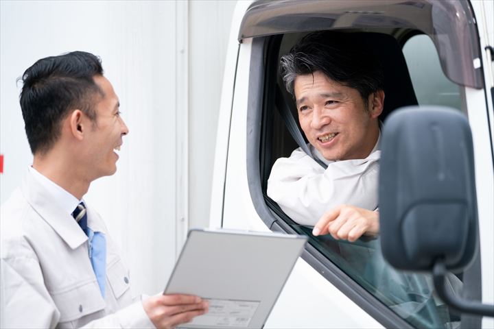 《練馬区》週払いOK・1.5ｔ車での企業などへの電気機器の配送ドライバー！（Web面接OK・高時給）