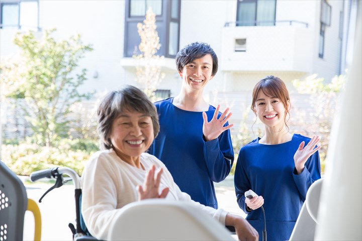 《相模原市南区》週払いOK・ワゴン車でのデイサービス施設の送迎ドライバー！（Web面接OK・高時給）