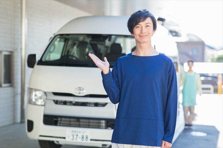 《台東区》週払いOK・普通車での透析患者の送迎ドライバー！（Web面接OK・未経験OK）