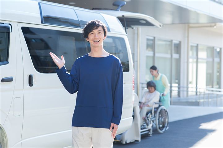 《足立区》週払いOK・ハイエースでのリハビリセンター利用者の送迎ドライバー！（Web面接OK・高時給）