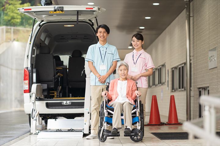 《豊島区》週払いOK・普通車での透析患者の自宅と病院間の送迎ドライバー！（高時給・シニア活躍中）