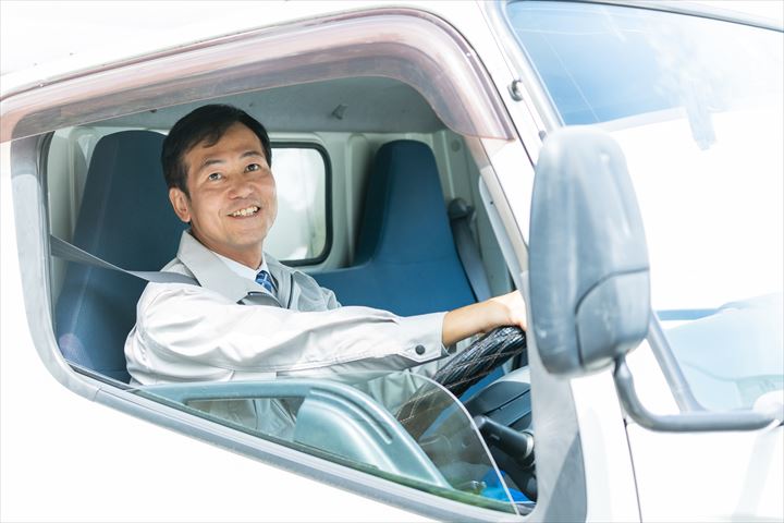 《愛甲郡愛川町》週払いOK・3ｔ～4ｔ車でのパン製品の店舗配送ドライバー！（Web面接OK・週休2日）