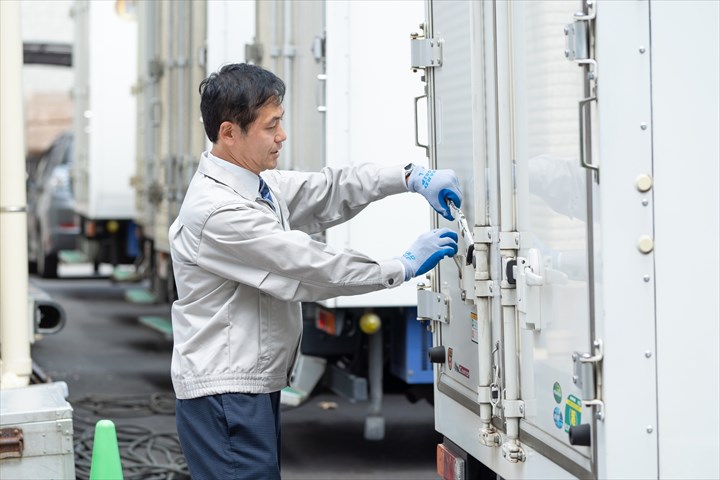 《神戸市北区》週払いOK・2ｔ～3ｔ車での企業等への食肉の配送ドライバー！（Web面接OK・高時給）