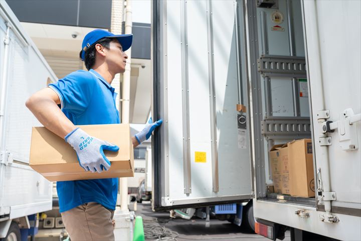 《江戸川区》週払いOK・3ｔ車での食品の配送ドライバー！（Web面接OK・週休2日）