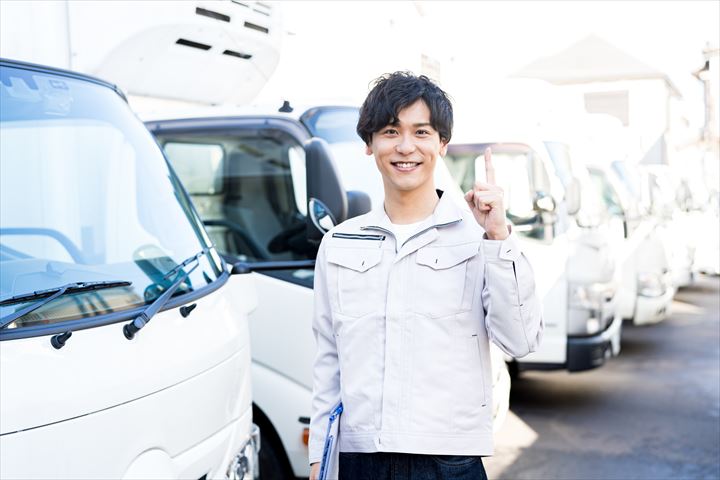 《大牟田市》週払いOK・4ｔ車での企業向け一般貨物の集配ドライバー！（土日祝休み・日勤）