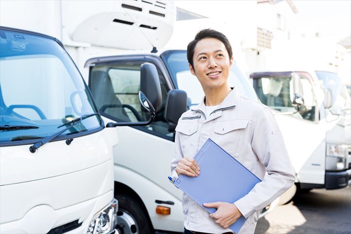 《大田区》週払いOK・2ｔ車での冷凍魚の配送ドライバー！（週休2日・AT限定OK）