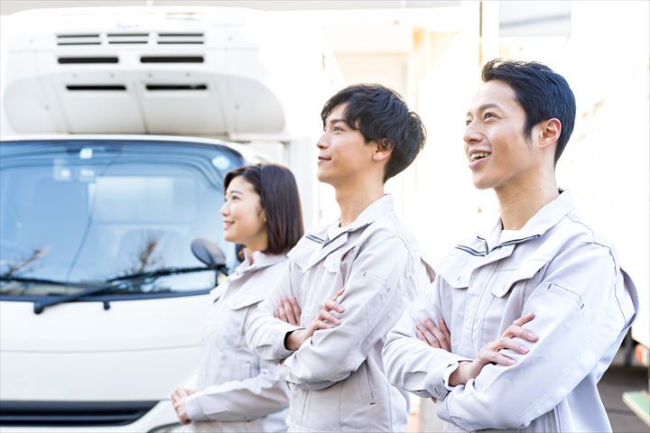 《大和郡山市》週払いOK・4ｔ車でのスーパーへの冷蔵食品の配送ドライバー！（Web面接OK・WワークOK）