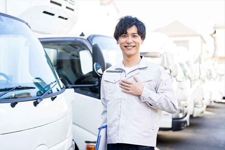 《姫路市》週払いOK・4ｔ車での食品の店舗配送ドライバー！（高時給・週休2日）