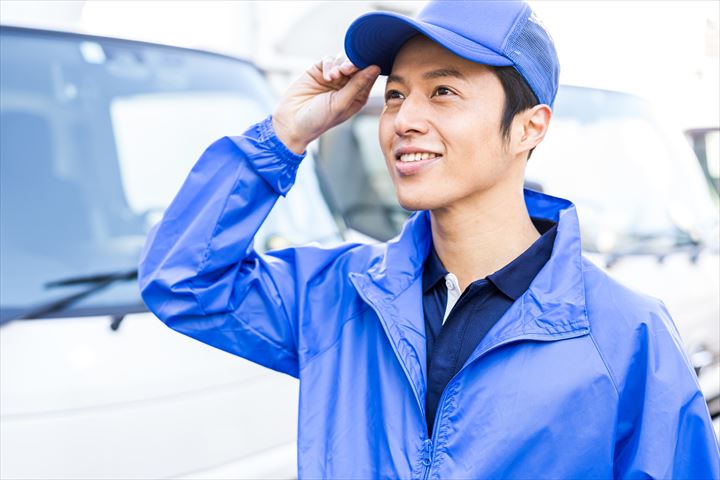 《大田区》週払いOK・1ｔ車での食材などの店舗配送ドライバー！（Web面接OK・週休2日）