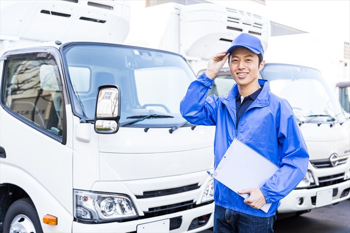 《栃木市》週払いOK・2ｔ車でのコンビニ向け食品の店舗配送ドライバー！（Web面接OK・高収入）