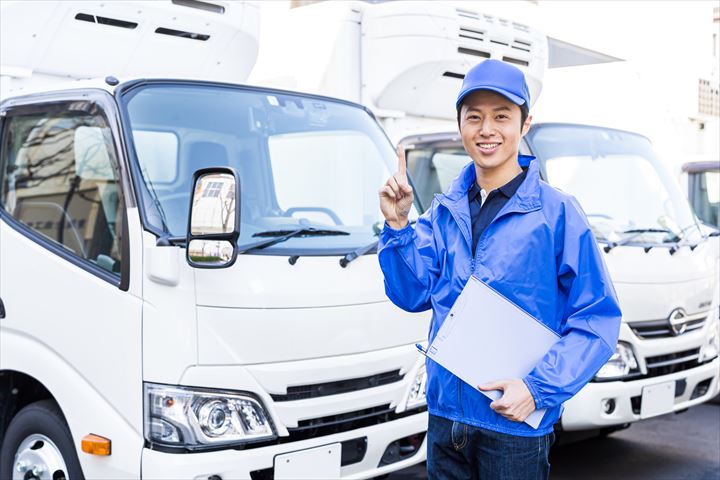 《横浜市金沢区》週払いOK・3ｔ車でのコンビニへの食品配送ドライバー！（Web面接OK・超高収入）