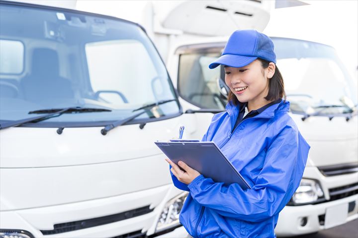 《京田辺市》週払いOK・3ｔ車でのチルド商品の店舗配送ドライバー！（コース固定・週休2日）