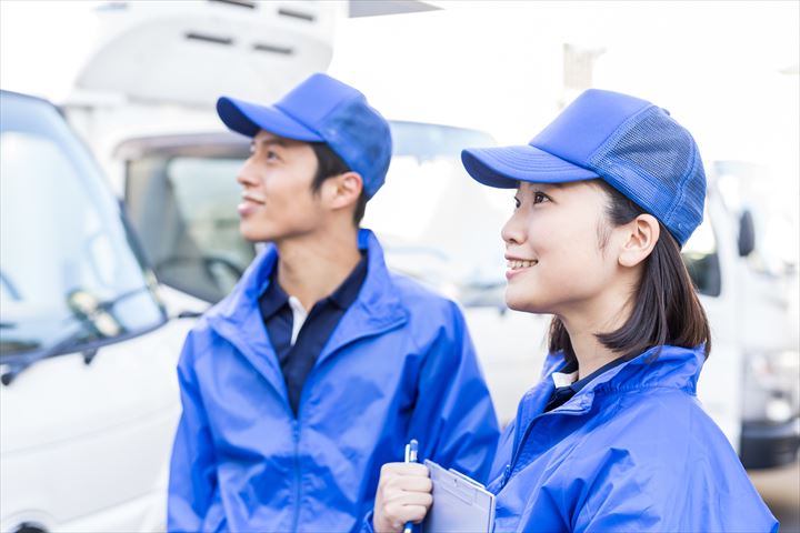 《新宿区》週払いOK・2ｔ車での食品などの個宅配送ドライバー！（高収入・土日休み）