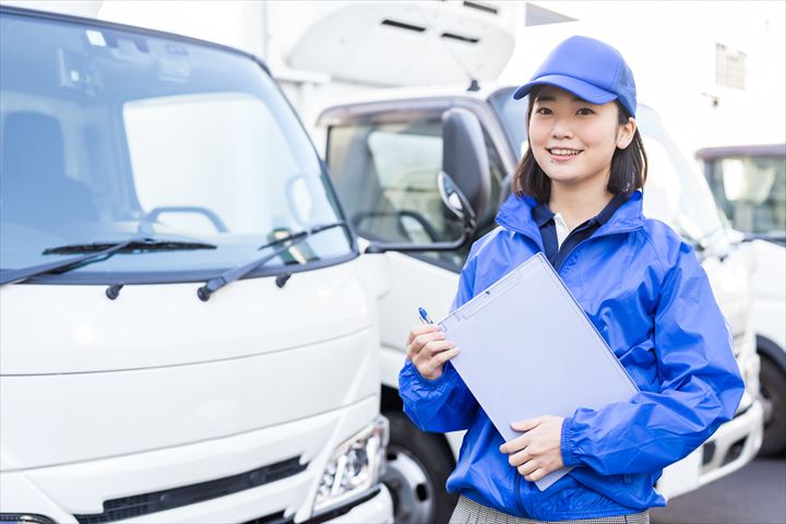 《高槻市》週払いOK・2ｔ車でのスーパーへの食品配送ドライバー！（高収入・ルート固定）