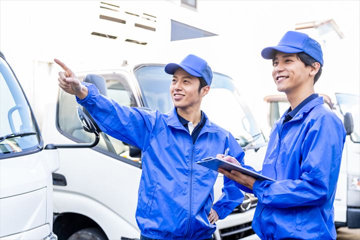 《安曇野市》週払いOK・3ｔ車でのチルド、米飯商品の店舗配送ドライバー！（週休2日・短時間21:00～3:00）