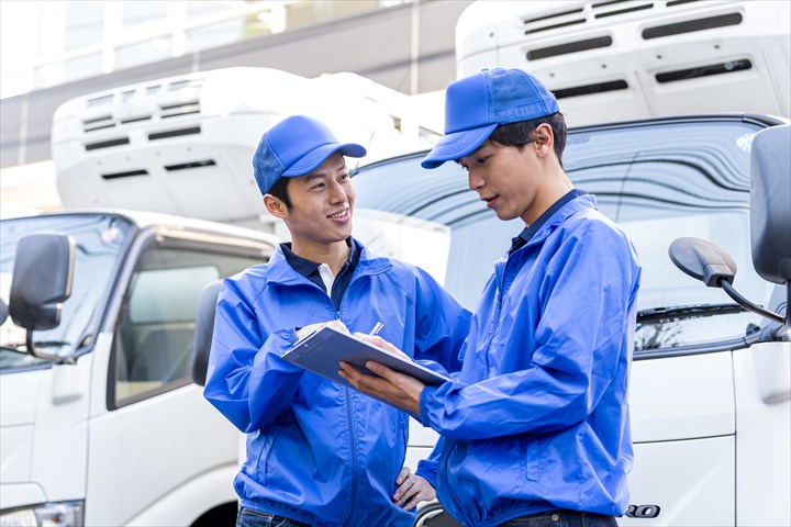 《明石市》週払いOK・2ｔ車でのパンの店舗配送ドライバー！（Web面接OK・週休2日）