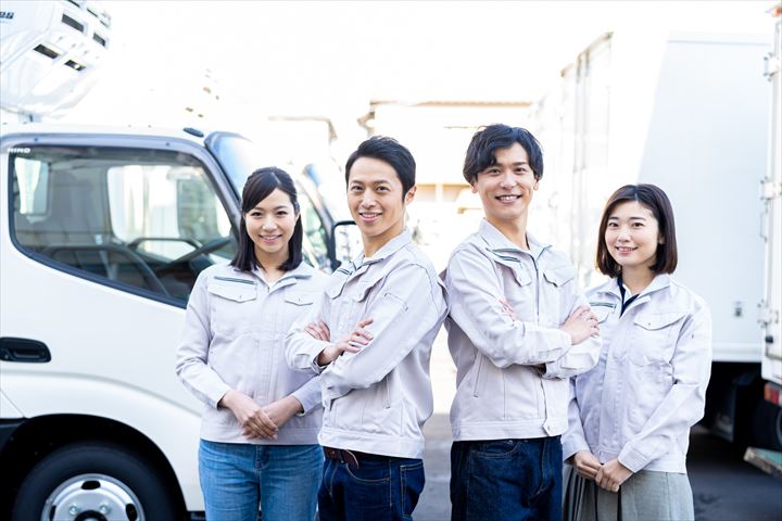 《吹田市》週払いOK・3ｔ車でのコンビニへのパンの配送ドライバー！（Web面接OK・週休2日）