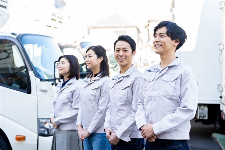 《鹿児島市》週払いOK・4ｔ車での企業向け一般貨物の集配ドライバー！（土日祝休み・日勤）