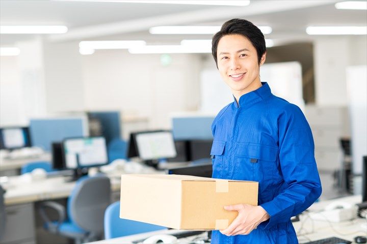 《草加市》週払いOK・4ｔ車での新聞折り込みチラシの店舗配送ドライバー！（Wワーク歓迎・週1）