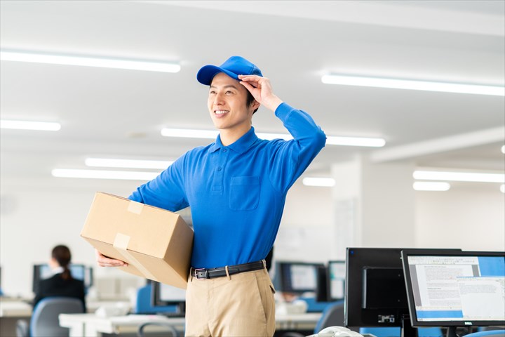 《港区》週払いOK・電動自転車での企業への書類や雑貨等の集配業務！（土日祝休み・短時間8:00～14:00）