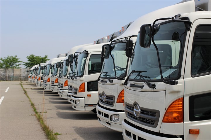 《足立区》週払いOK・3ｔ車での不燃ごみや資源ごみの回収ドライバー！（土日休み・高収入）