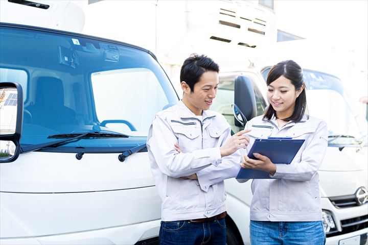 《大阪市西成区》週払いOK・3ｔもしくは4ｔ車でのスーパーへのチルドや常温商品の配送ドライバー！（Web面接OK・週休二日）