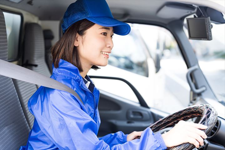 《江東区》週払いOK・4ｔ車でのお菓子類や食品のルート配送ドライバー！（週休2日・高収入）