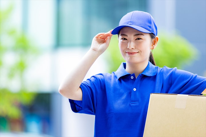 《名古屋市港区》週払いOK・4ｔ車での一般雑貨や建築資材の配送ドライバー！（土日祝休み・日勤）