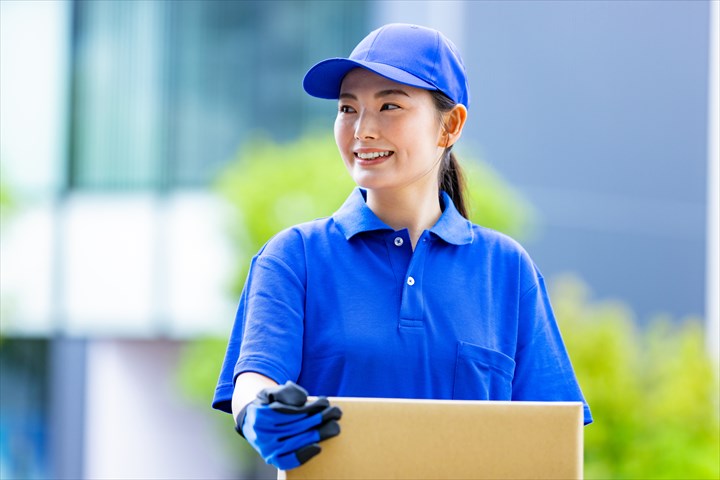 《入間市》週払いOK・2ｔ車でのスーパーへの食品配送ドライバー！（短期2022年1月末迄・高時給）