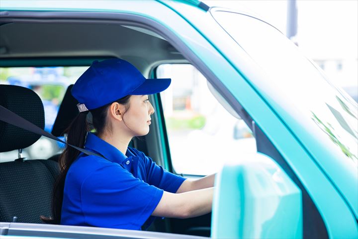 《渋谷区》週払いOK・普通車でのペットのペットケア複合施設と個人宅間の送迎ドライバー！（Web面接OK・高時給）