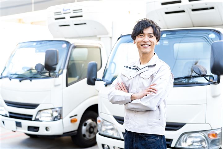 《北九州市小倉北区》週払いOK・2ｔ車での企業向け一般貨物の集配ドライバー！（土日祝休み・日勤）