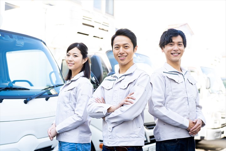 《さいたま市岩槻区》週払いOK・3ｔ～4ｔ車でのリネンの集配ドライバー！（高収入・夜勤）