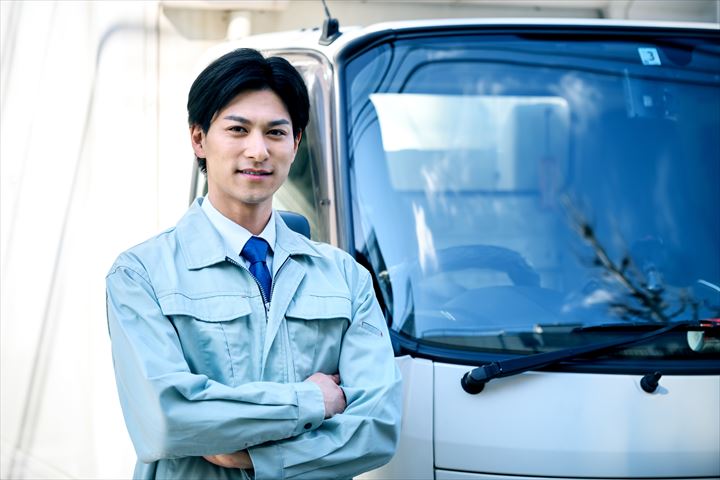 《静岡市駿河区》週払いOK・4ｔ車でのスーパーへの3温帯食品の配送ドライバー！（Web面接OK・週休2日）