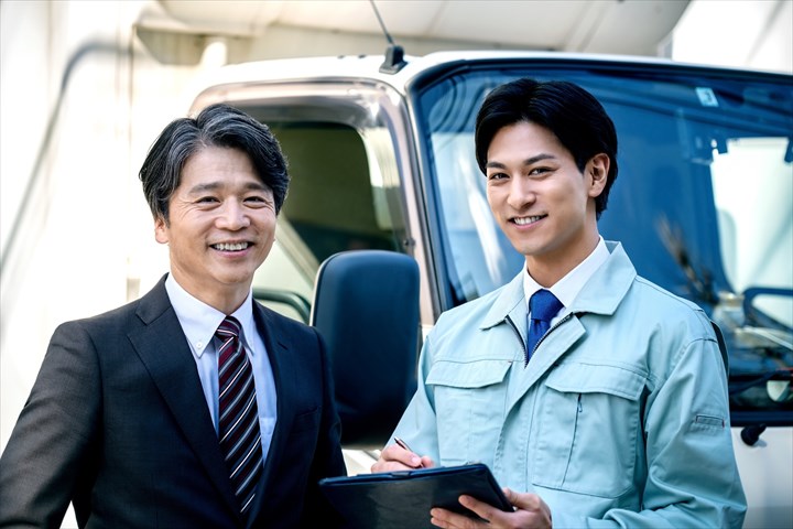 《綴喜郡宇治田原町》週払いOK・3ｔ車での工場などへの金属製品集配ドライバー！（土日祝休み・AT限定OK）