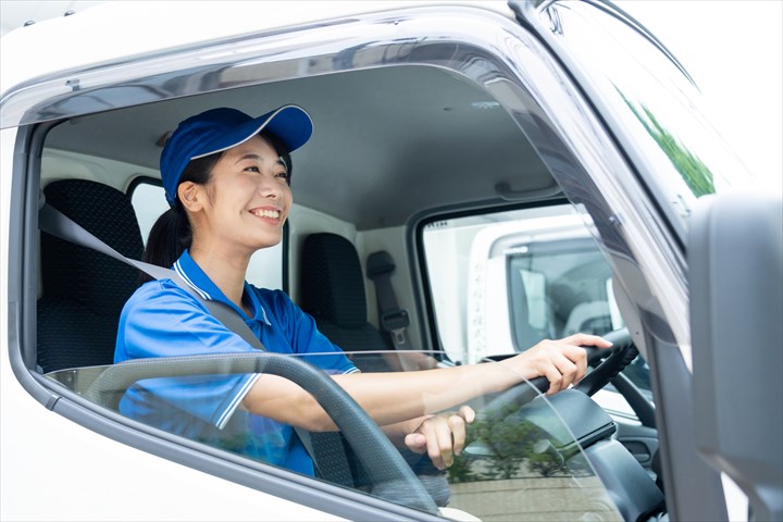 《江東区》週払いOK・1ｔ車でのデパートやセンターへの菓子や食品の配送ドライバー！（Web面接OK・AT限定OK）