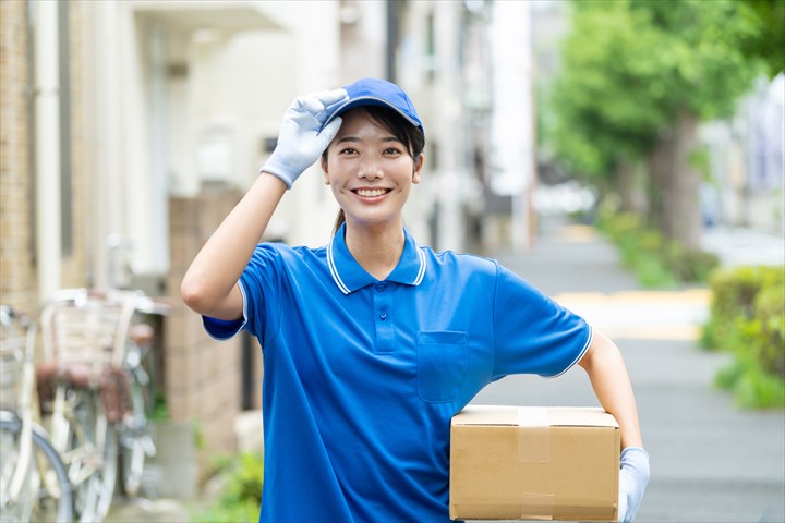 《名古屋市港区》週払いOK・2ｔ車でのチルド商品の店舗配送ドライバー！（未経験歓迎・シニア活躍中）