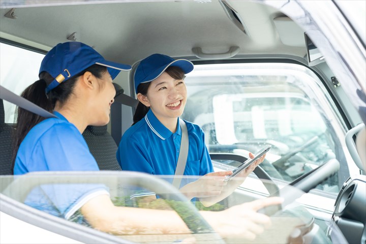《武蔵村山市》週払いOK・コンビニへの米飯商品の配送助手スタッフ！（週休2日・短時間19:00～0:30）