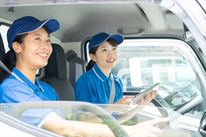 《大和郡山市》週払いOK・2ｔ車でのスーパーへのチルド食品配送ドライバー！（Web面接OK・週休2日）