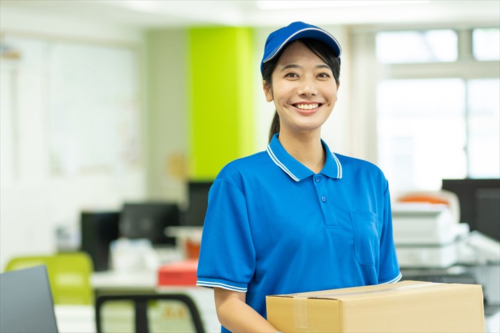 《港区》週払いOK・電動自転車での企業への書類や雑貨等の集配業務！（高時給・未経験活躍中）