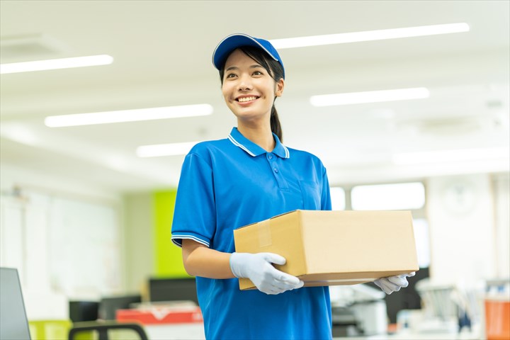 《春日井市》週払いOK・2ｔ車での企業向け一般貨物の集配ドライバー！（日勤・固定休み）