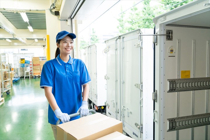 《笠間市》週払いOK・4ｔ車での3温帯食品の店舗や営業所間配送ドライバー！（週休2日・高収入）