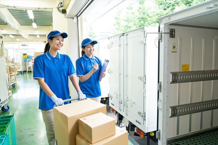 《桶川市》週払いOK・2ｔ車での飲食店などへの食品配送ドライバー！（週休2日・運転メイン）