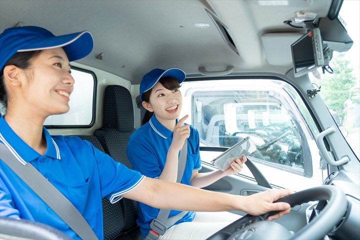 《練馬区》週払いOK・コンビニ商品の配送助手スタッフ！（短時間13:00～17:00・Wワーク）