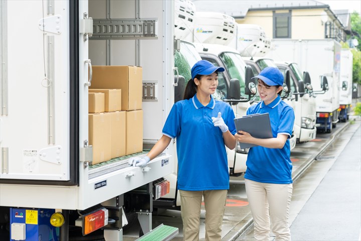 《千葉市美浜区》週払いOK・2ｔ車でのチルド、ドライ食品の店舗配送ドライバー！（週休2日・高収入）