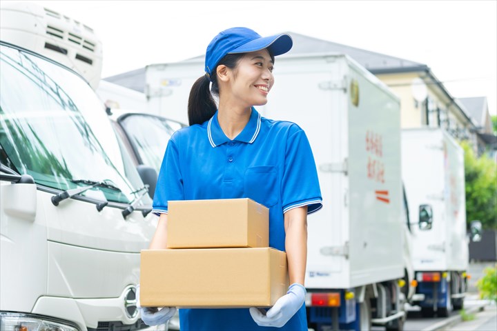 《綾瀬市》週払いOK・4ｔ車での製造部品の構内作業及び配送ドライバー！（土日祝休み・高時給）