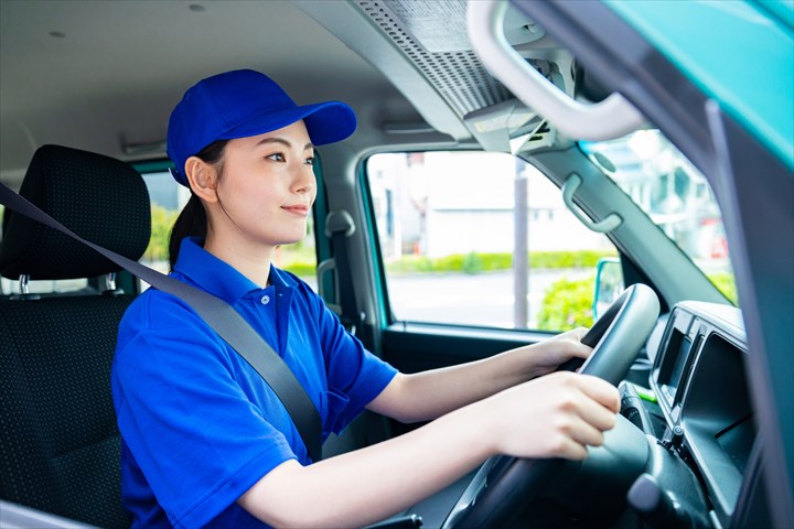 《神戸市東灘区》週払いOK・1.5ｔ車でのタイヤの店舗配送ドライバー！（日勤・期間限定）