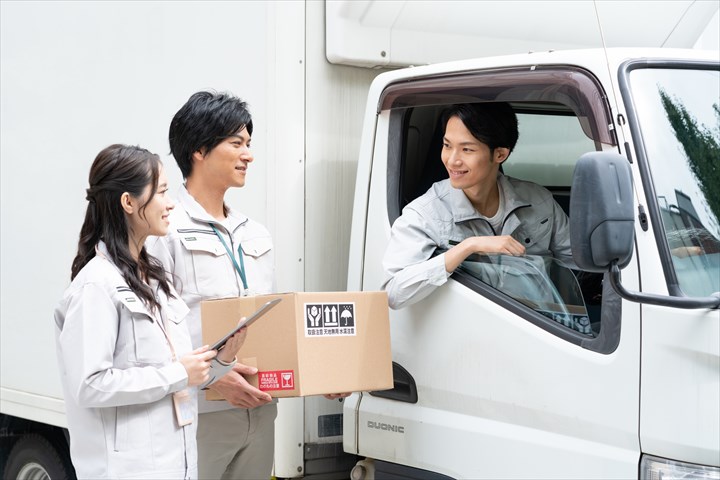 《高浜市》週払いOK・2ｔ車での食品の店舗配送ドライバー（週休2日・トラック未経験歓迎）