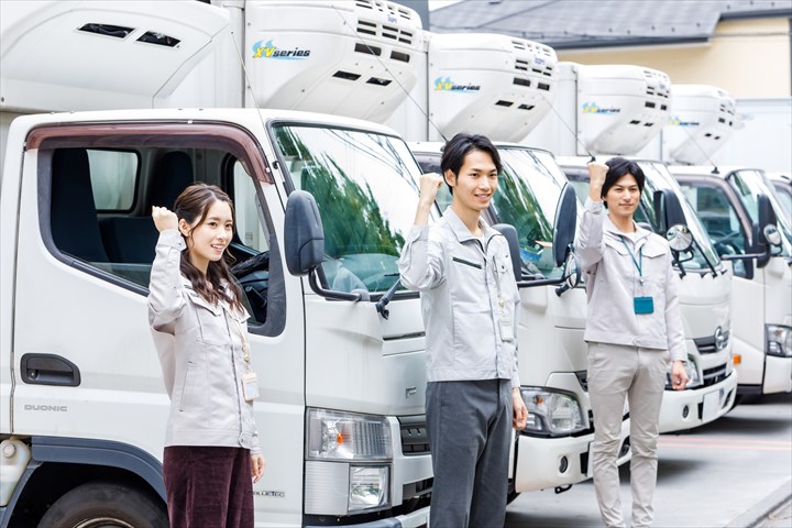 《練馬区》週払いOK・2ｔ車でのコンビニへの弁当やパンなどの配送ドライバ―！（高収入・夜勤）