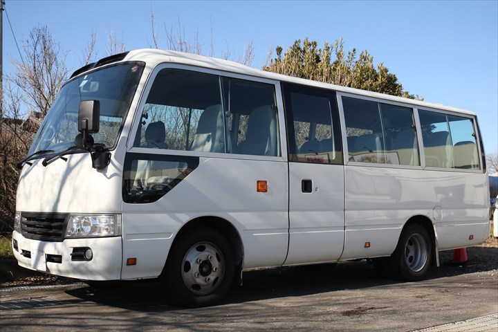 《亀山市》週払いOK・マイクロバスでの従業員の送迎ドライバー！（土日休み・シニア活躍）