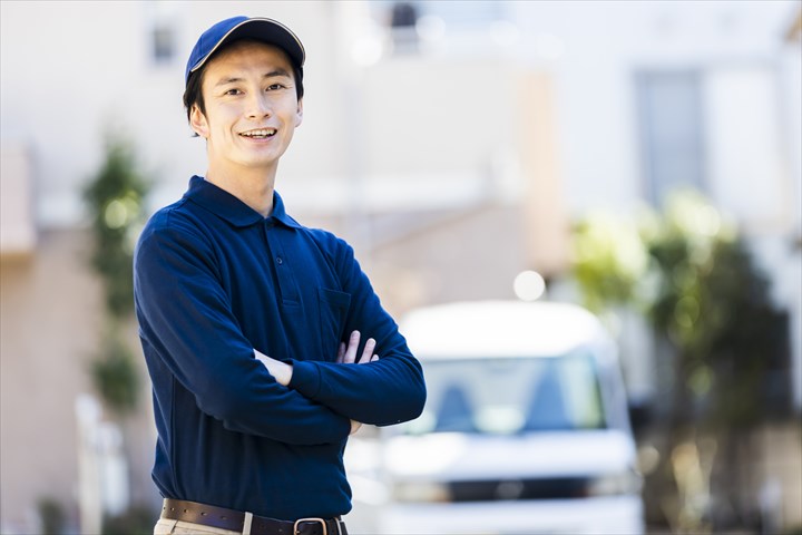 《豊中市》週払いOK・ハイエースでのクリーニング品の店舗配送ドライバー！（Web面接OK・未経験歓迎）